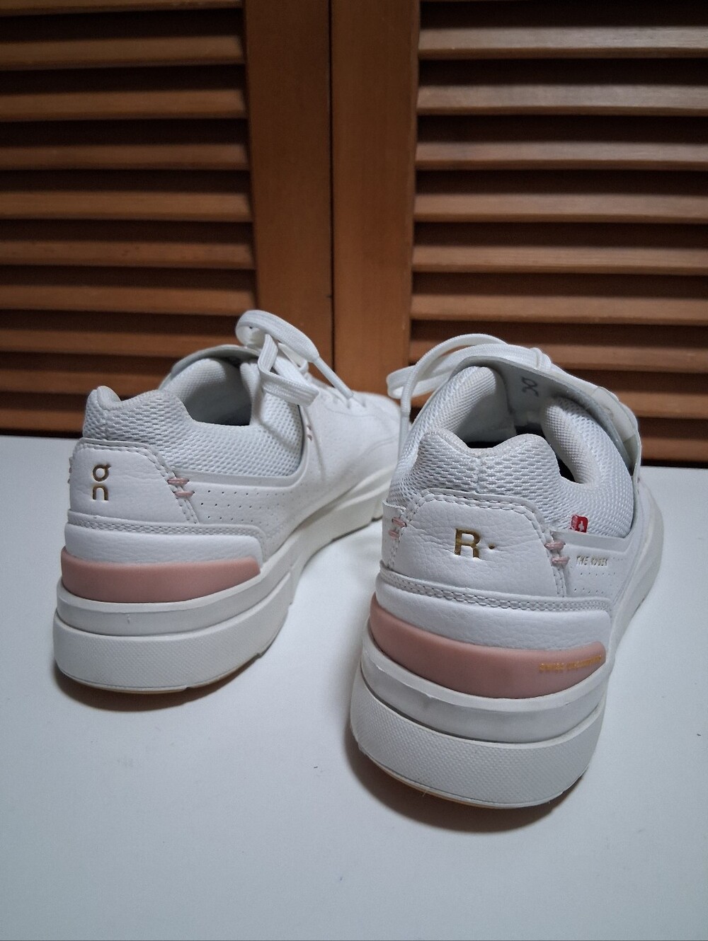 On The Roger Centre Court Women's White Perforated Sneaker * Size: 8 - Picture 5 of 8